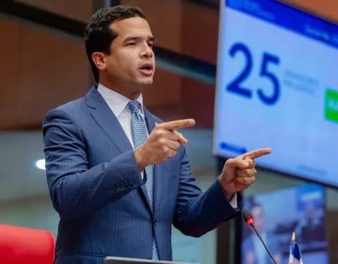 Senadores respaldan propuesta de Omar Fernández busca eliminar impuestos a salarios menores RD$52,000 Senadores respaldan propuesta de Omar Fernández busca eliminar impuestos a salarios menores RD$52,000