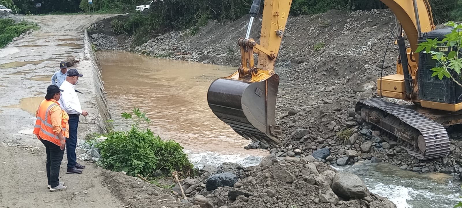 CAASD intensifica limpieza de cañadas ante la tormenta y alerta sobre los desechos arrojados por ciudadanos CAASD intensifica limpieza de cañadas ante la tormenta y alerta sobre los desechos arrojados por ciudadanos