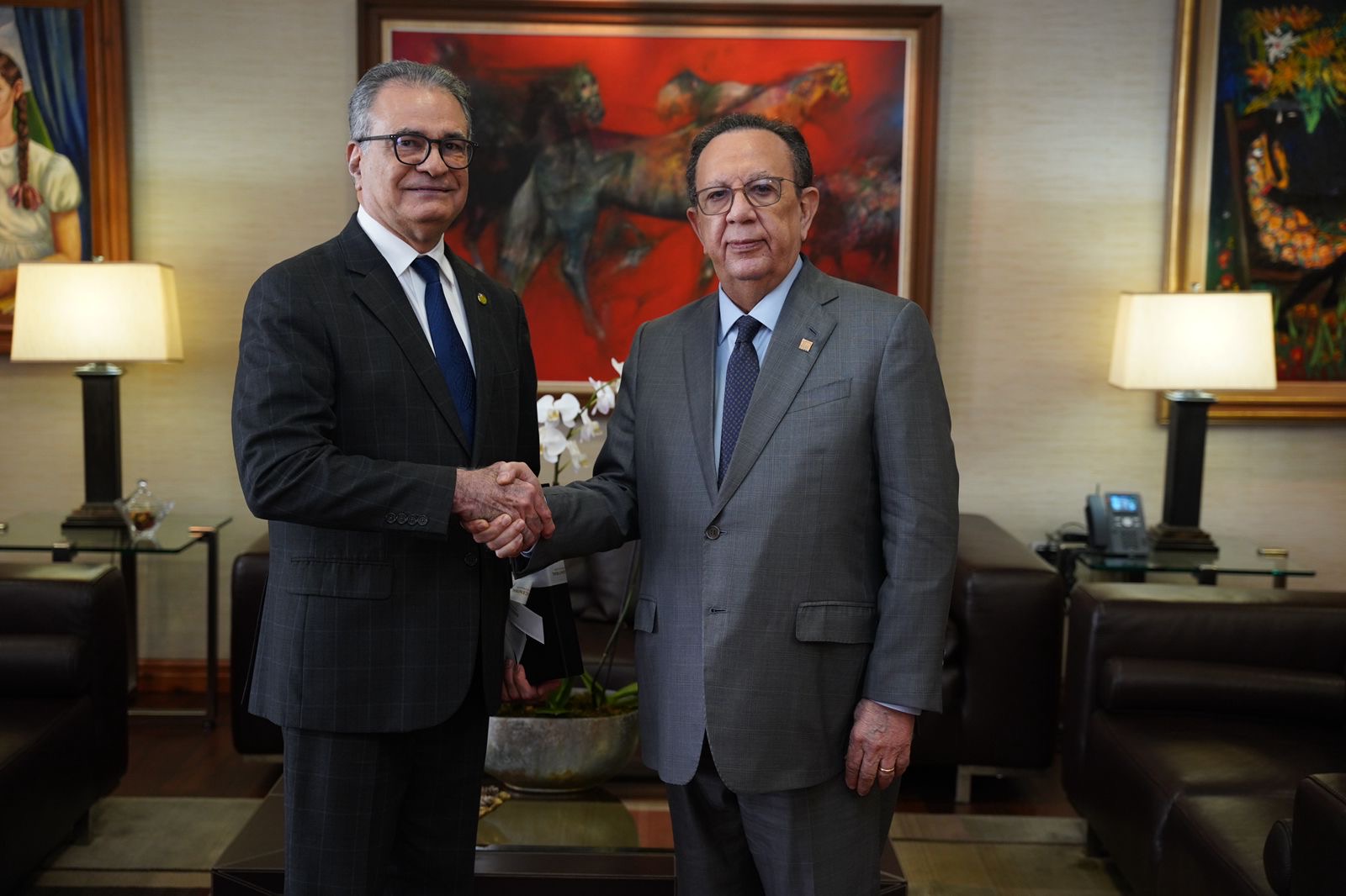 Gobernador Valdez Albizu recibe la visita del presidente del TSE, Ygnacio Pascual Camacho Gobernador Valdez Albizu recibe la visita del presidente del TSE, Ygnacio Pascual Camacho