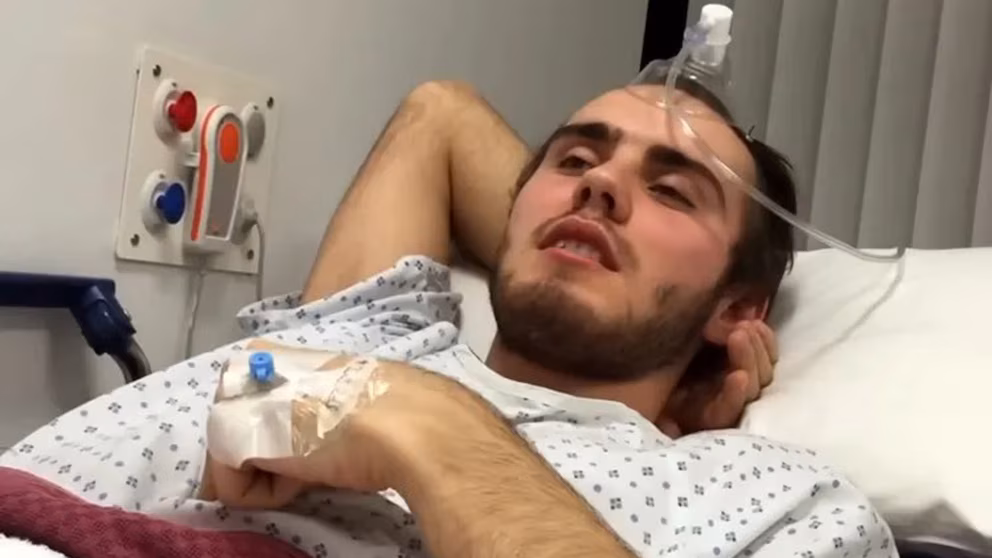 Un youtuber vivió 12 años con síntomas muy dolorosos, los médicos hablaban de estrés, pero un video que encontró de causalidad le cambió la vida