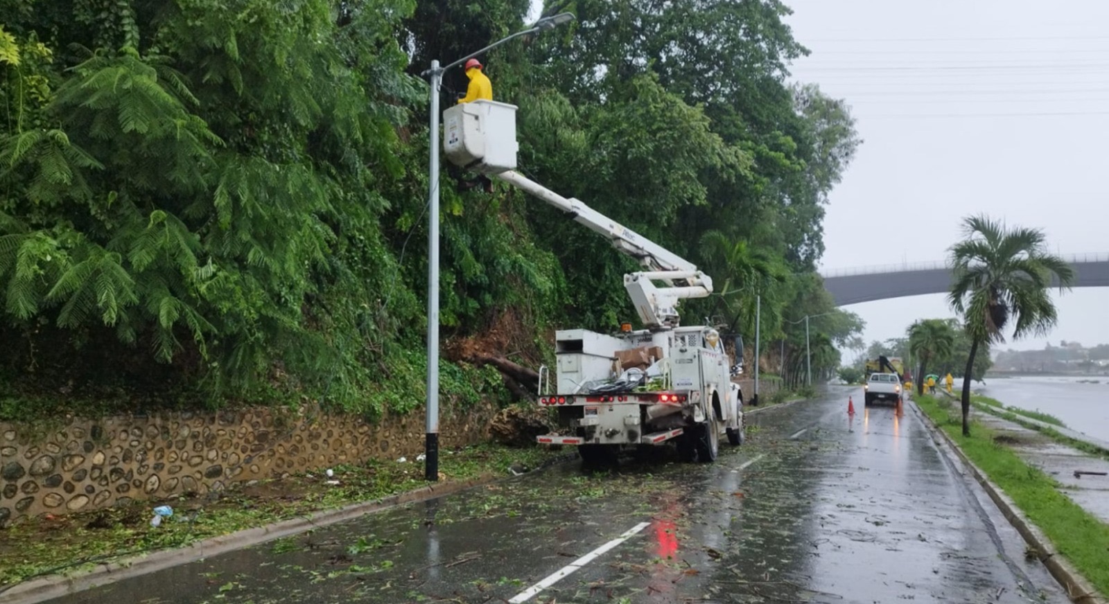 Edeeste brinda atención rápida a reportes de avería por efectos de tormenta Melissa; mantiene abastecimiento por encima del 96% Edeeste brinda atención rápida a reportes de avería por efectos de tormenta Melissa; mantiene abastecimiento por encima del 96%