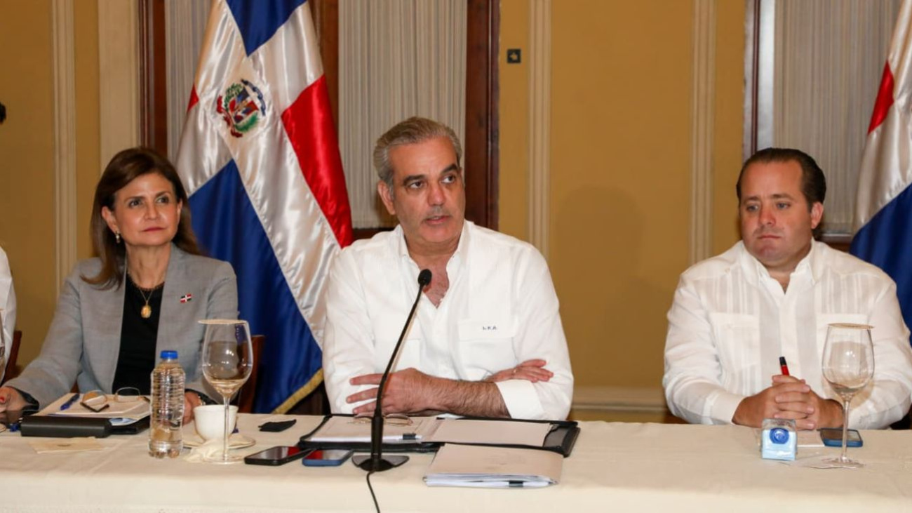Presidente Abinader dispone suspensión de la docencia en los sectores público y privado por 48 horas en el Gran Santo Domingo y litoral sur por tormenta Melissa