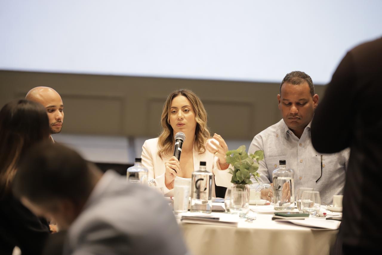 Gloria Reyes presenta a la prensa la nueva Dirección de Desarrollo Social Supérate tras fusión con Adess Gloria Reyes presenta a la prensa la nueva Dirección de Desarrollo Social Supérate tras fusión con Adess