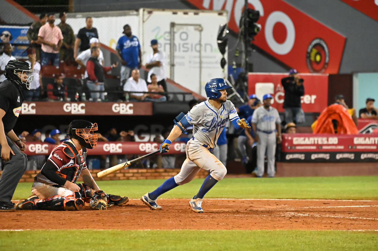 Licey se repone para extender el mal momento de los Gigantes al vencerlos 7-4