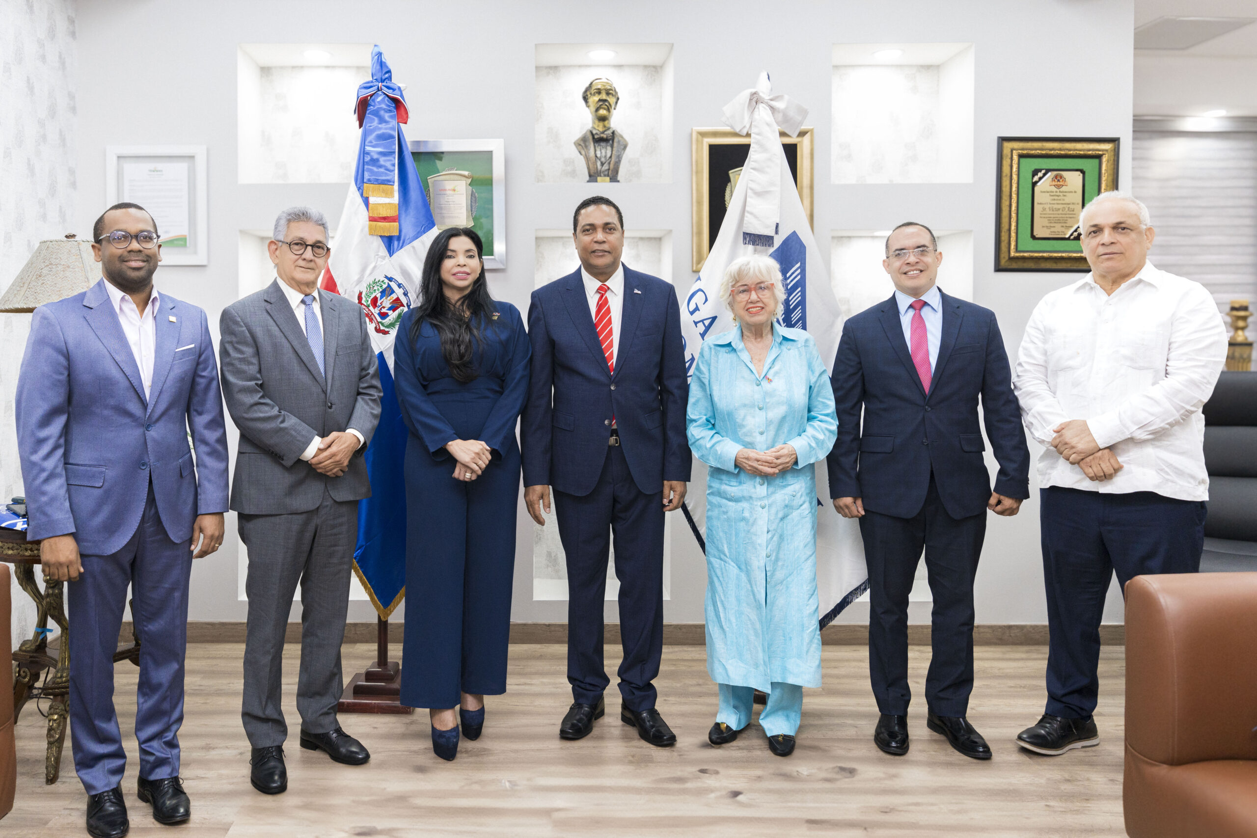 Procuradora general imparte conferencia a alcaldes sobre la protección del patrimonio público