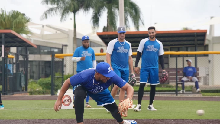Entrena tras detención por tormenta Entrena tras detención por tormenta