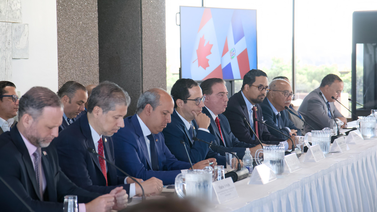 Ministro de Administración Pública presenta a Cabo Rojo como oportunidad de inversión, en la Semana Dominicana en Canadá Ministro de Administración Pública presenta a Cabo Rojo como oportunidad de inversión, en la Semana Dominicana en Canadá