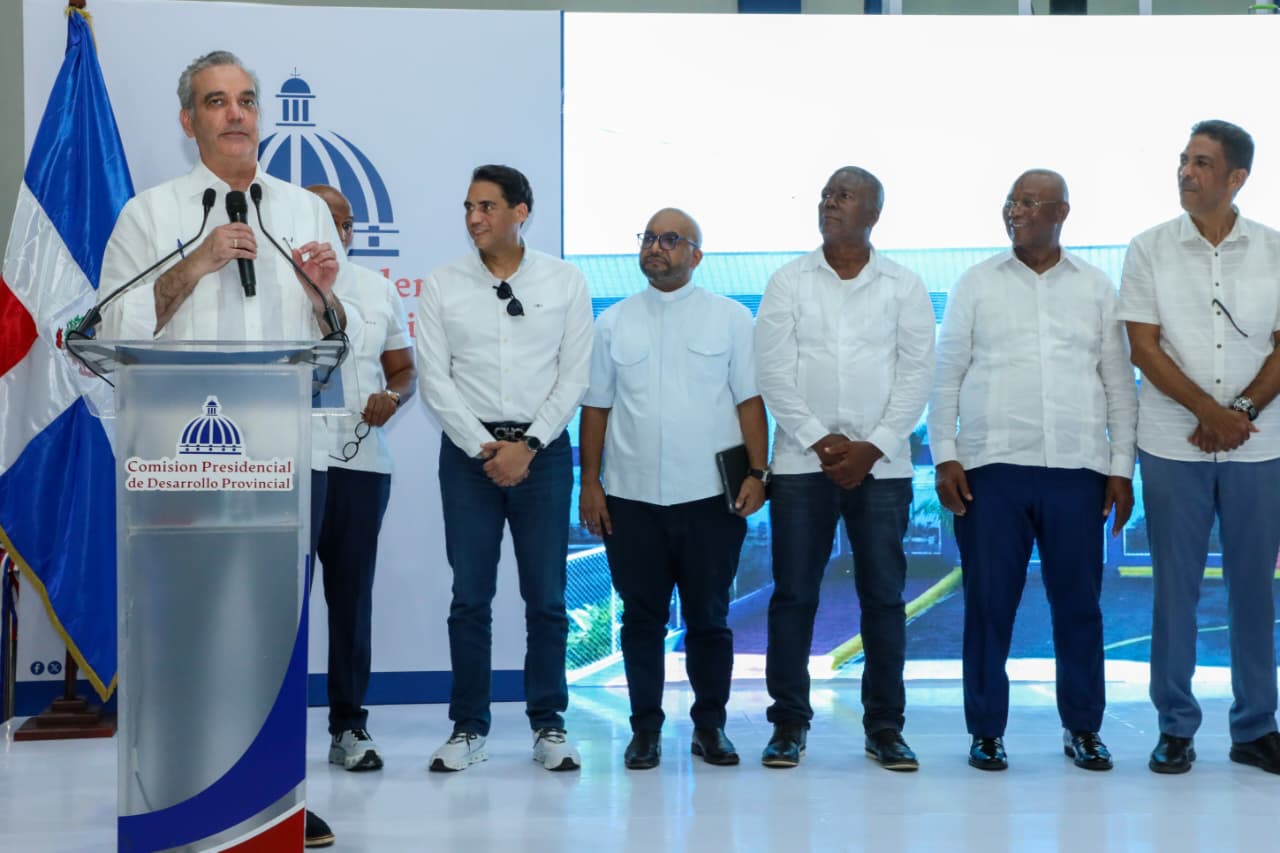 Presidente Abinader pone fin a más de 60 años de espera con la inauguración del polideportivo Club Rafael Osvaldo Mercedes (CROM), en Villa Mella Presidente Abinader pone fin a más de 60 años de espera con la inauguración del polideportivo Club Rafael Osvaldo Mercedes (CROM), en Villa Mella