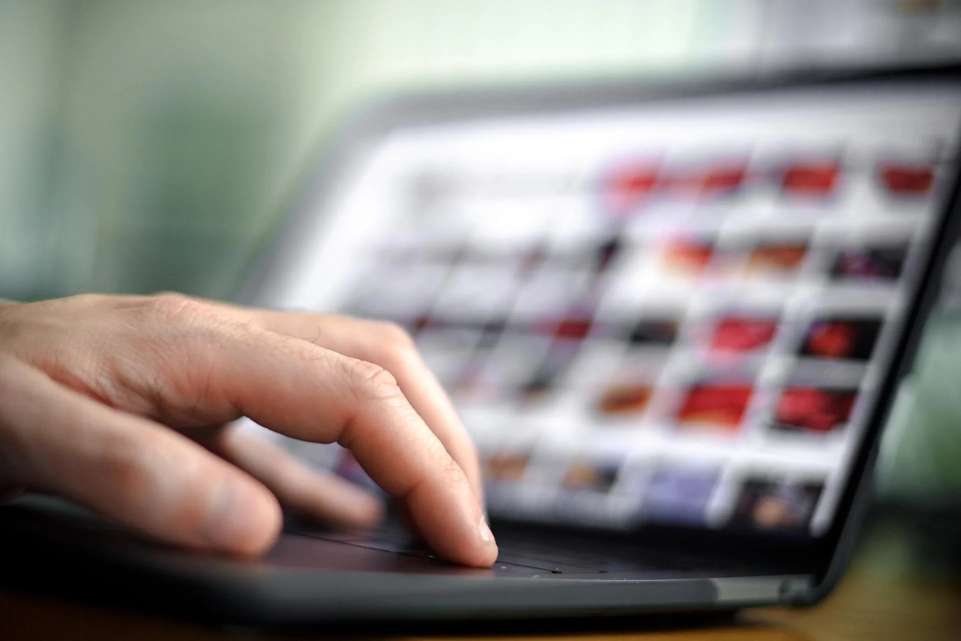 Un detenido en Italia por generar con IA más de 900 imágenes pornográficas de menores Un detenido en Italia por generar con IA más de 900 imágenes pornográficas de menores