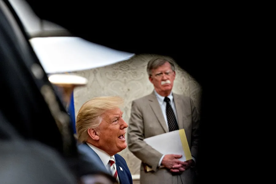 El exasesor de Trump John Bolton se entrega a las autoridades tras su imputación por los documentos clasificados
