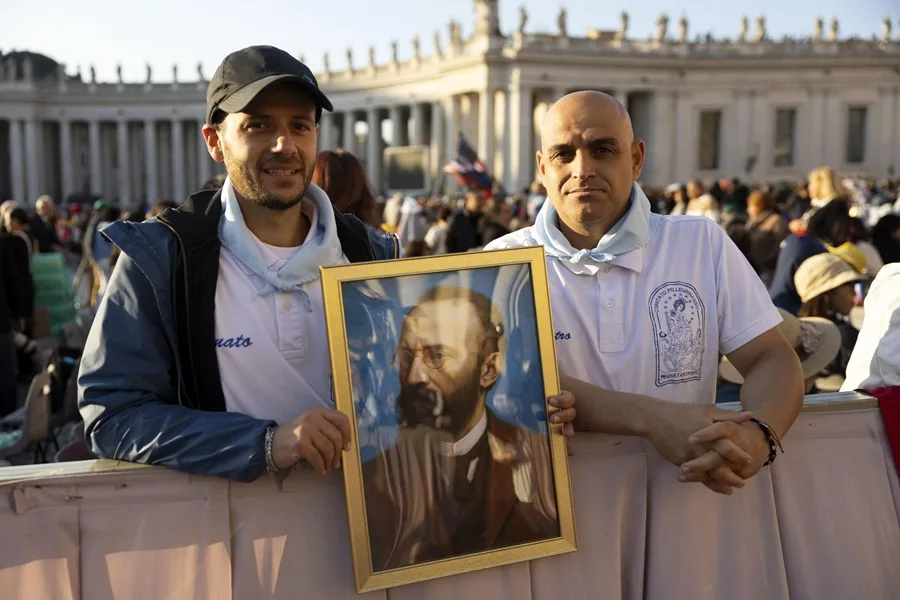 El papa canoniza a José Gregorio Hernández y Carmen Rendiles, primeros santos venezolanos El papa canoniza a José Gregorio Hernández y Carmen Rendiles, primeros santos venezolanos