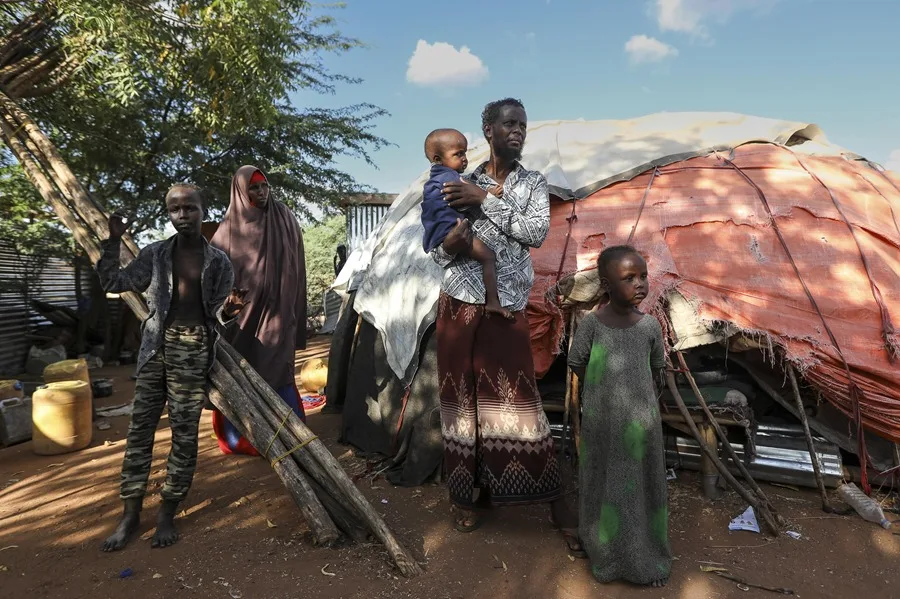 El recorte en ayuda humanitaria llevará a la ONU a dejar de dar comida a más de 600.000 personas en Somalia El recorte en ayuda humanitaria llevará a la ONU a dejar de dar comida a más de 600.000 personas en Somalia