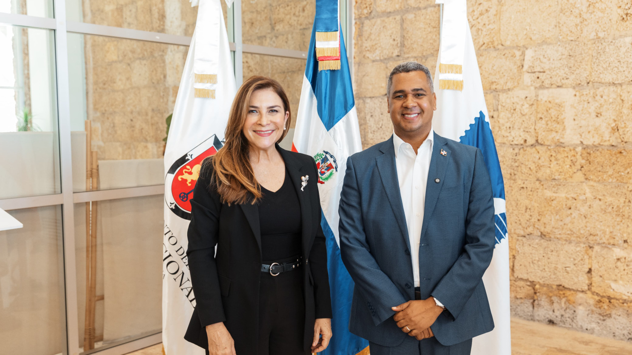 INPOSDOM y Alcaldía del Distrito Nacional rinden homenaje histórico a Salomé Ureña con emisión postal conmemorativa INPOSDOM y Alcaldía del Distrito Nacional rinden homenaje histórico a Salomé Ureña con emisión postal conmemorativa