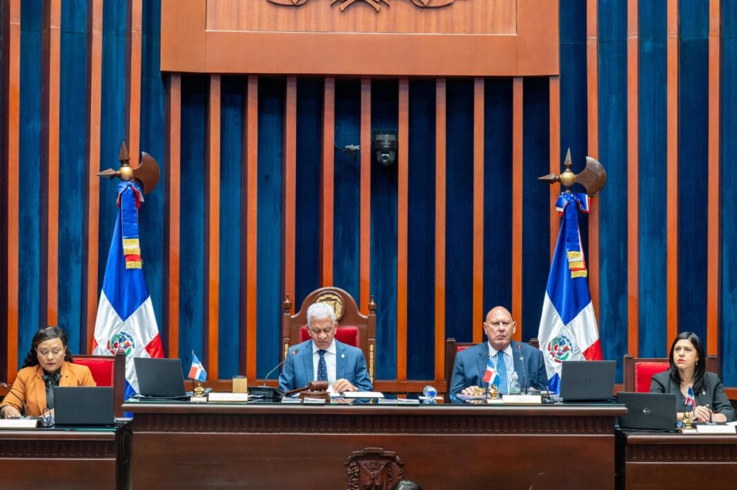 Senado aprueba reforma de nuevo código laboral sin cambios a la cesantía tras un año de estudio Senado aprueba reforma de nuevo código laboral sin cambios a la cesantía tras un año de estudio