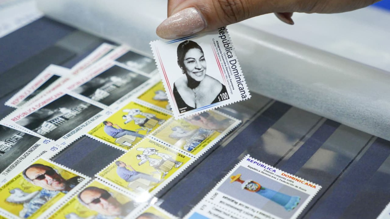 INPOSDOM resalta la tradición filatélica en el Día del Sello Dominicano