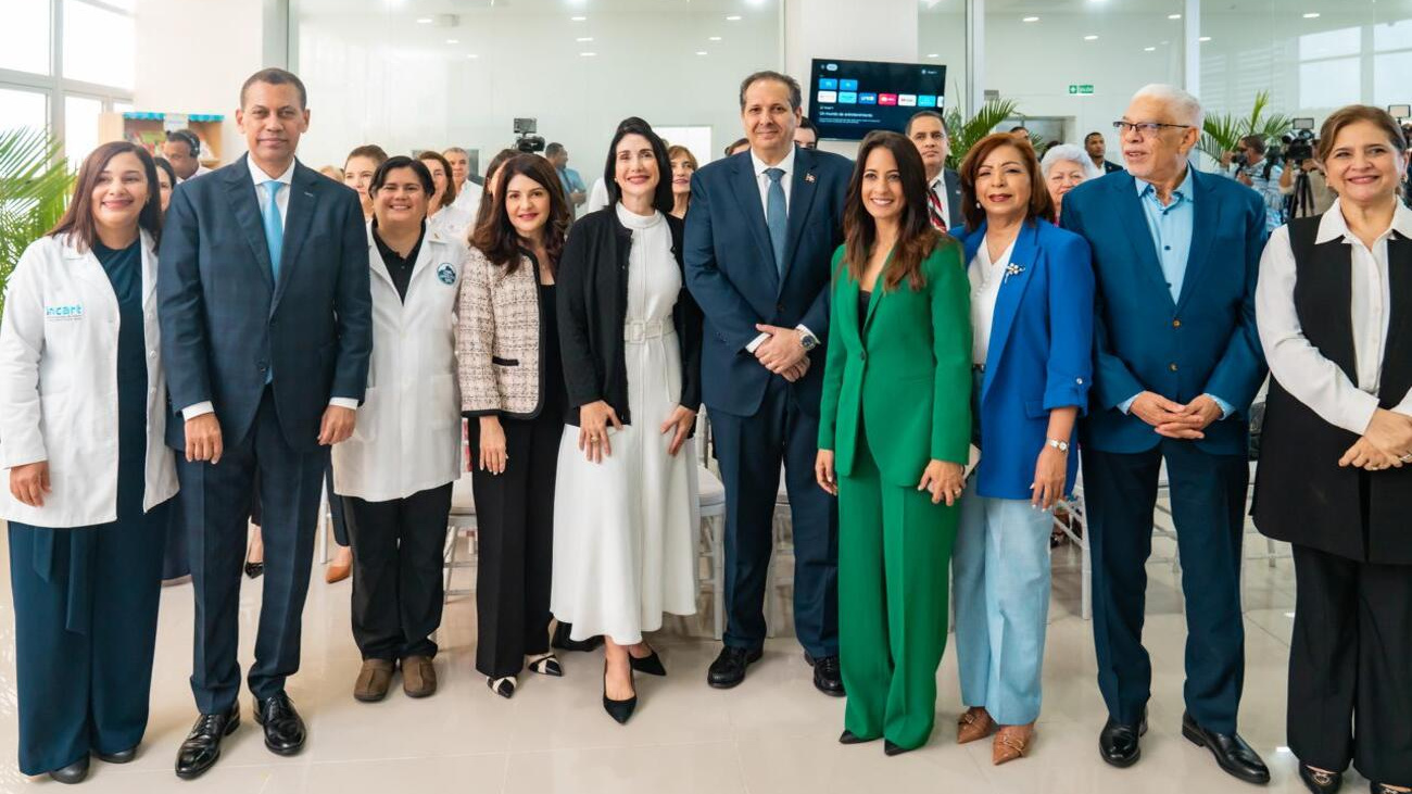 Primera dama Raquel Arbaje impulsa donación de Indotel para el Oncopediátrico Uniendo Voluntades