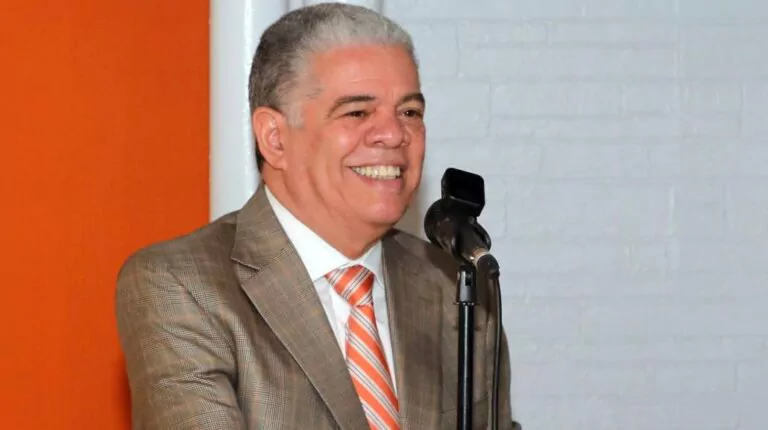 Carlos Amarante Baret acusa al Gobierno de abandonar a los dominicanos en el exterior durante lanzamiento de “Avancemos” en Nueva York