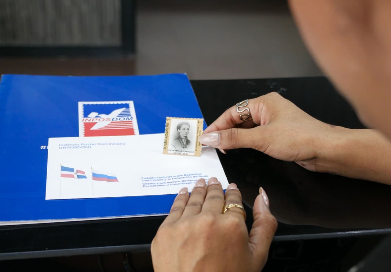 Sellos que cuentan historia: INPOSDOM resalta la tradición filatélica en el "Día del Sello Dominicano"