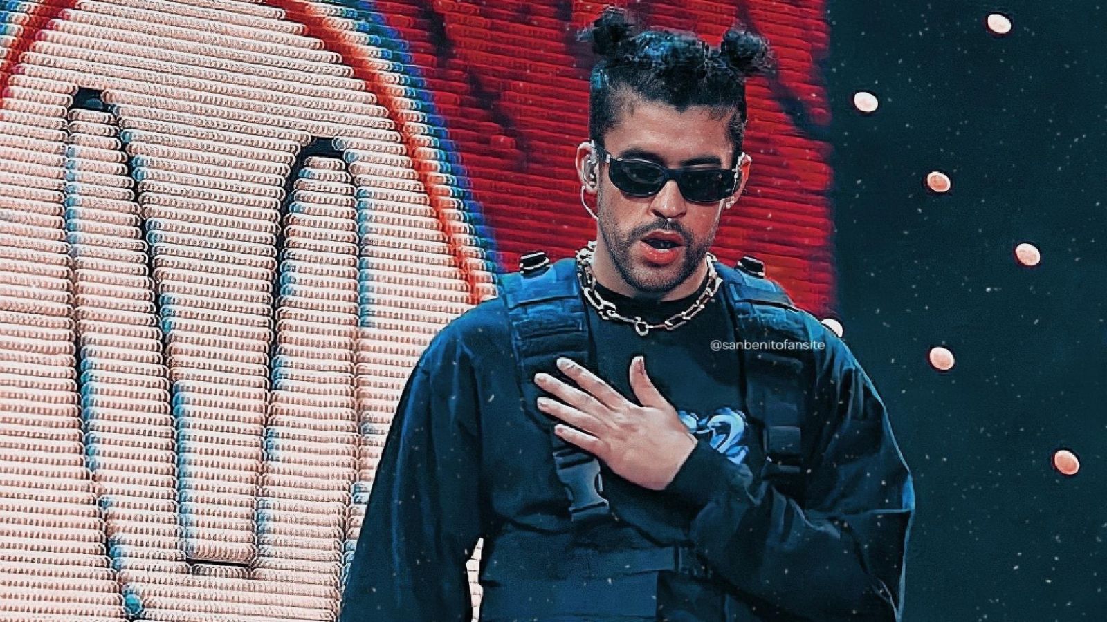 Bad Bunny hace historia en los Premios Billboard 2025 con “Debí Tirar Más Fotos”