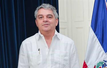 Presidente Abinader designa a Julio Ramón Cordero Espaillat como comisionado presidencial para supervisar contratos de mantenimiento escolar