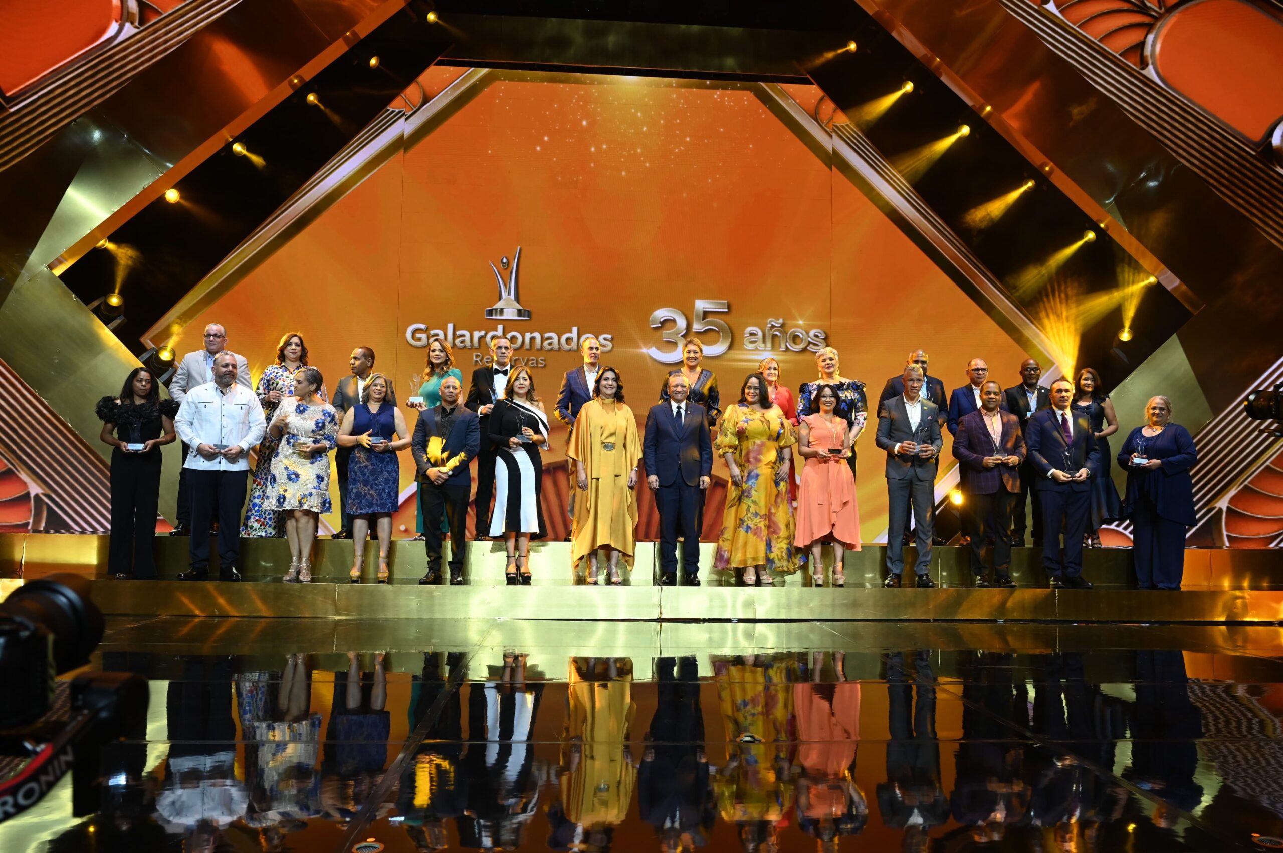 Banreservas reconoce trayectoria de 582 colaboradores Banreservas reconoce trayectoria de 582 colaboradores