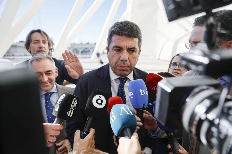 Mazón hará una «reflexión más profunda» en los próximos días tras el funeral por las víctimas de la dana Mazón hará una «reflexión más profunda» en los próximos días tras el funeral por las víctimas de la dana