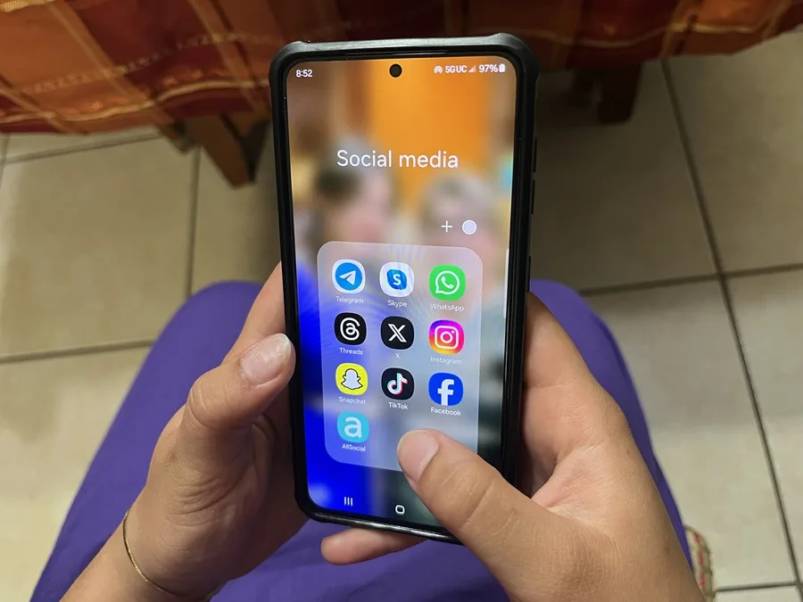 El Ministerio de Juventud e Infancia sacará a consulta pública la norma sobre la exposición de los hijos en redes