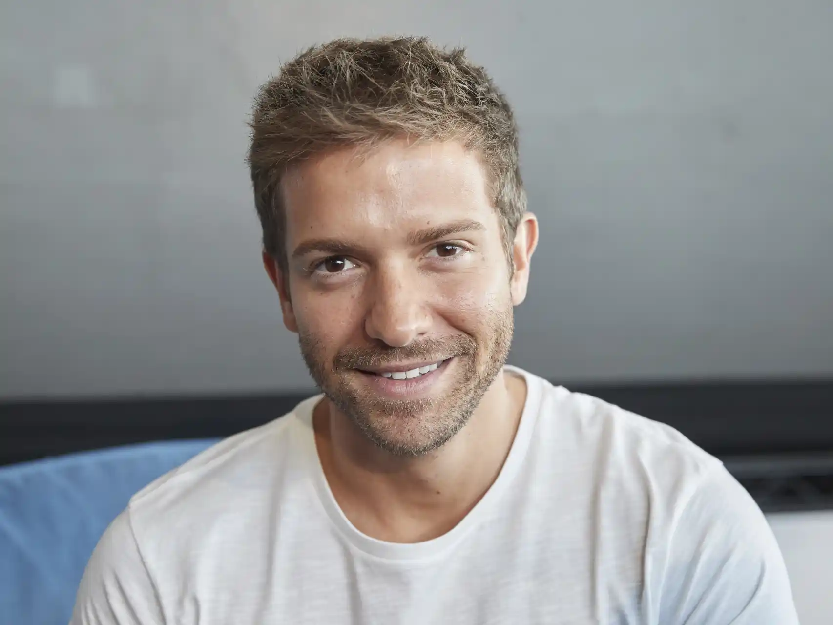 Pablo Alborán sorprende al interpretar en merengue típico su éxito “Quién”, popularizada por El Grupaso