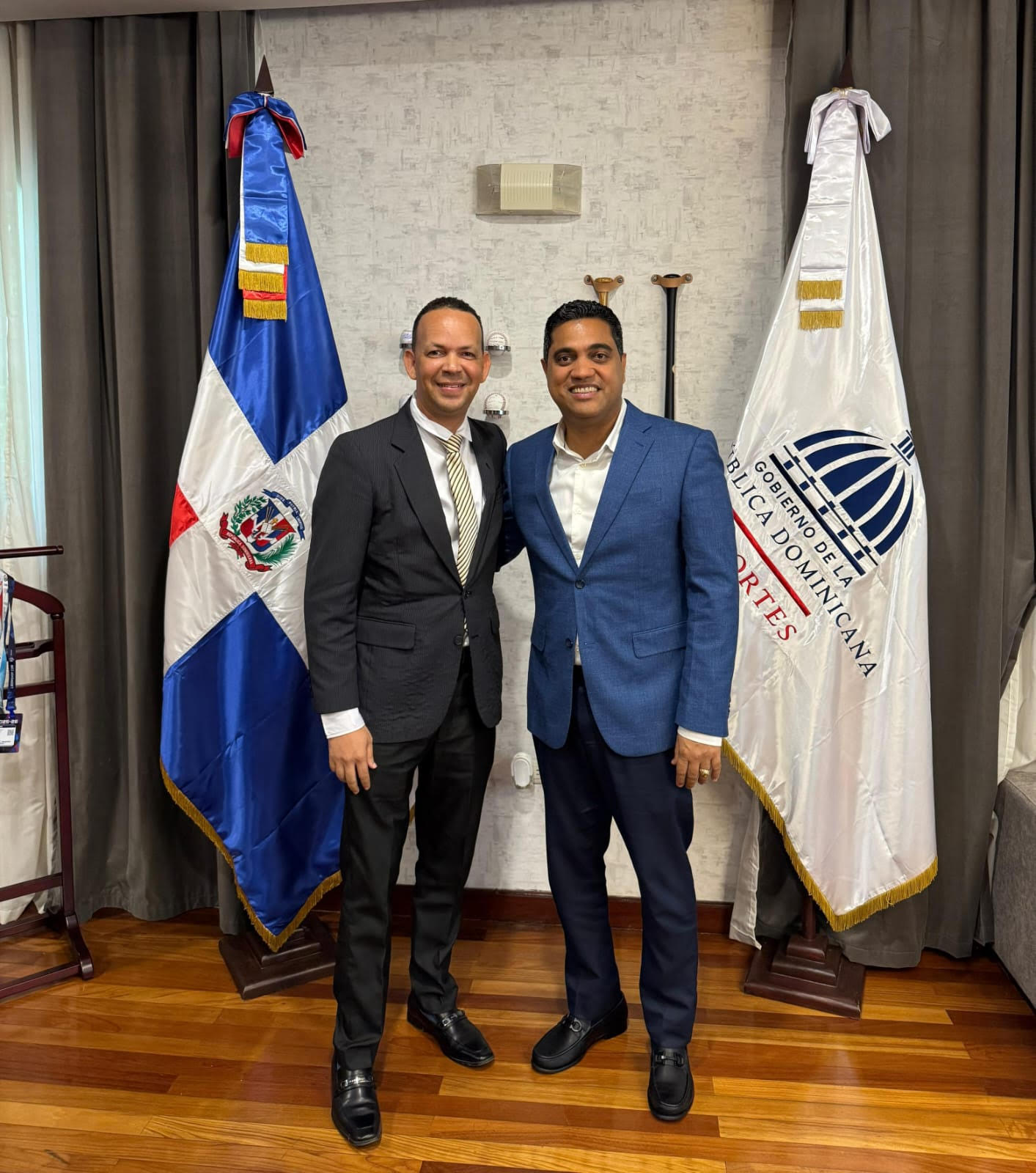 Ministro de Deportes recibe al periodista Roberto Mateo Santo Domingo, R.D.