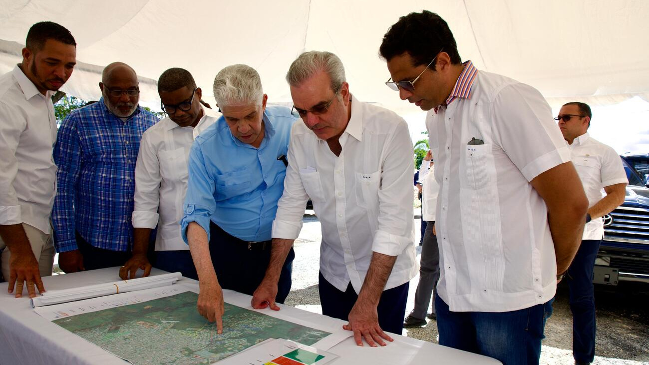 Presidente Abinader anuncia anheladas soluciones a problemas de alcantarillado, agua potable y electricidad en Higüey Presidente Abinader anuncia anheladas soluciones a problemas de alcantarillado, agua potable y electricidad en Higüey