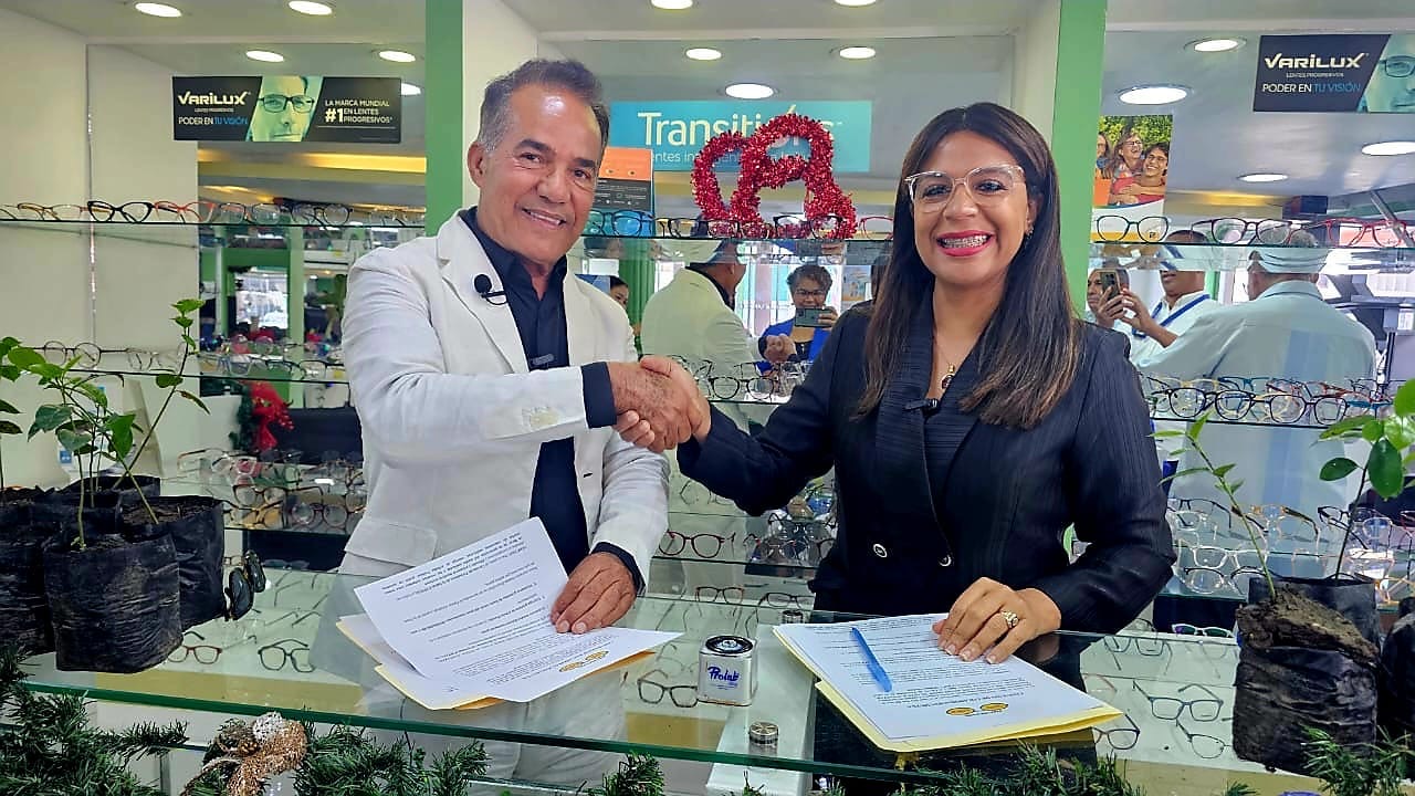 CIPESA y Fundación Mundo Verde de Óptica Almánzar fortalecen alianza por la salud visual y la conciencia ambiental en periodistas y sus familias.