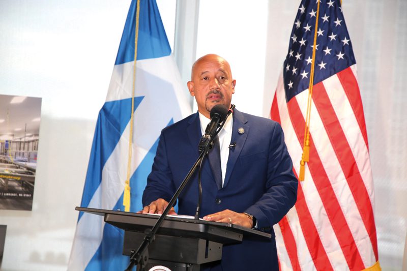 Brian DePeña agradece a la ciudad de Lawrence por su reelección como alcalde Brian DePeña agradece a la ciudad de Lawrence por su reelección como alcalde