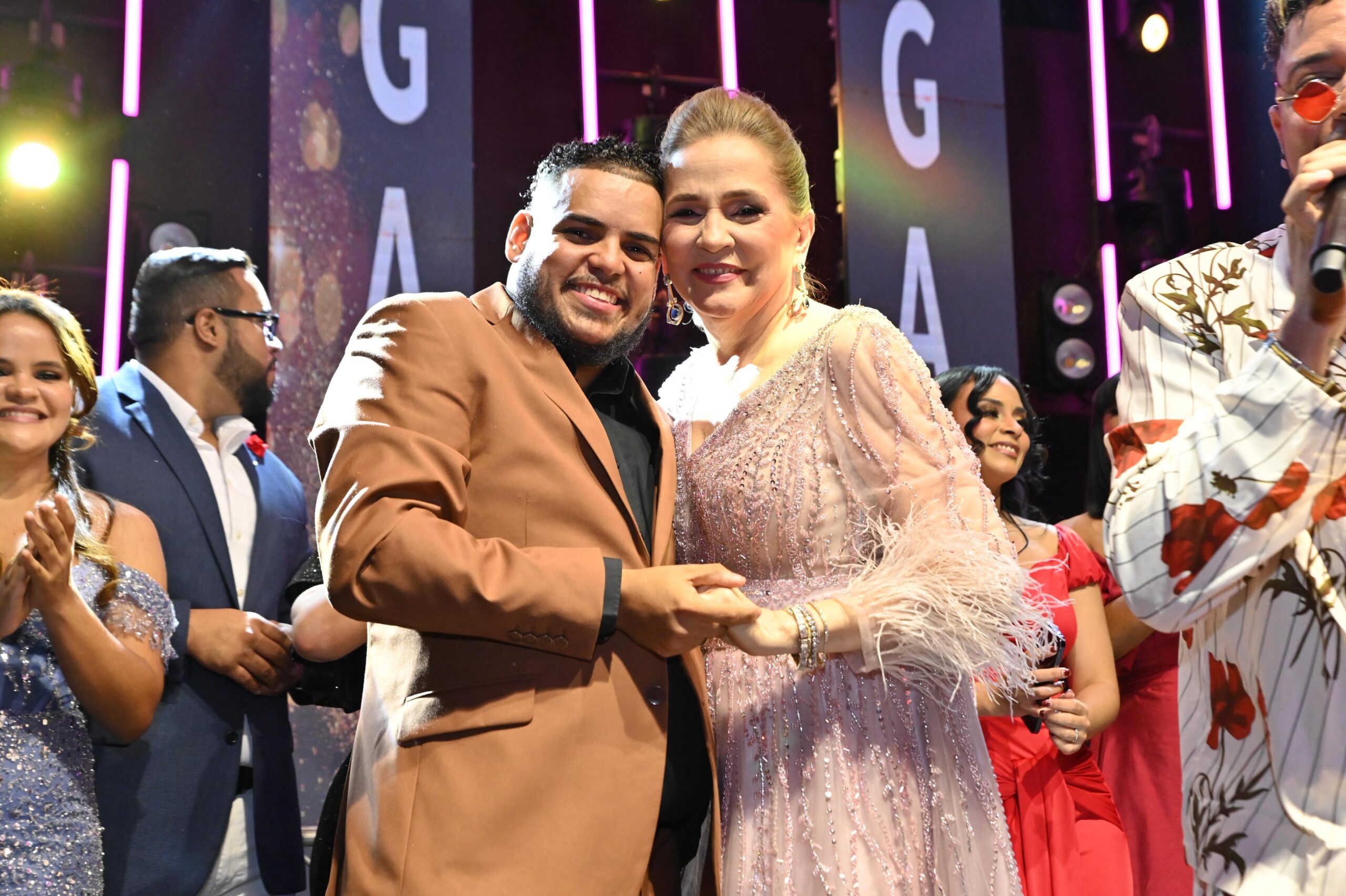 Éxito rotundo en la Gala de Reconocimiento Premios La Flor 2025