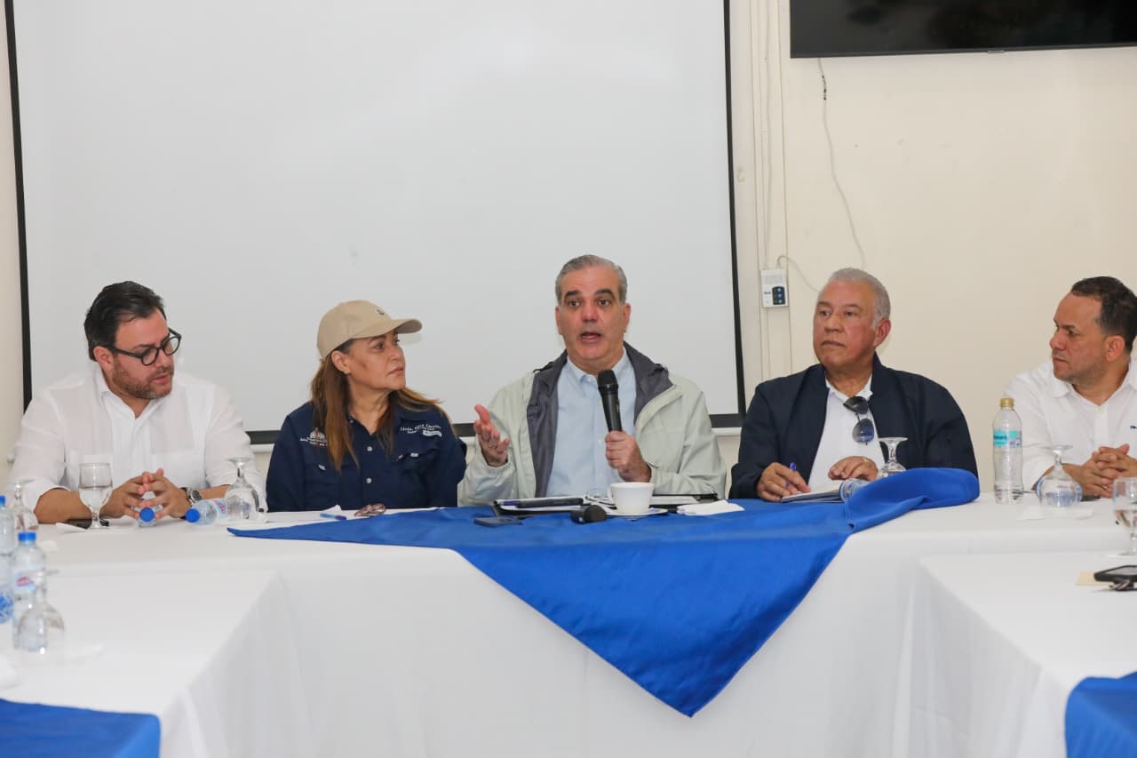 Presidente Abinader evalúa daños por el huracán Melissa y dispone soluciones integrales en Ocoa y Barahona