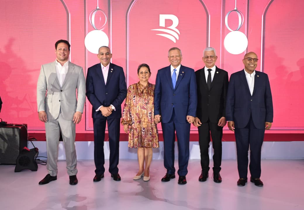La institución financiera realiza tradicional encuentro navideño para fortalecer relación de negocios con clientes de Santo Domingo