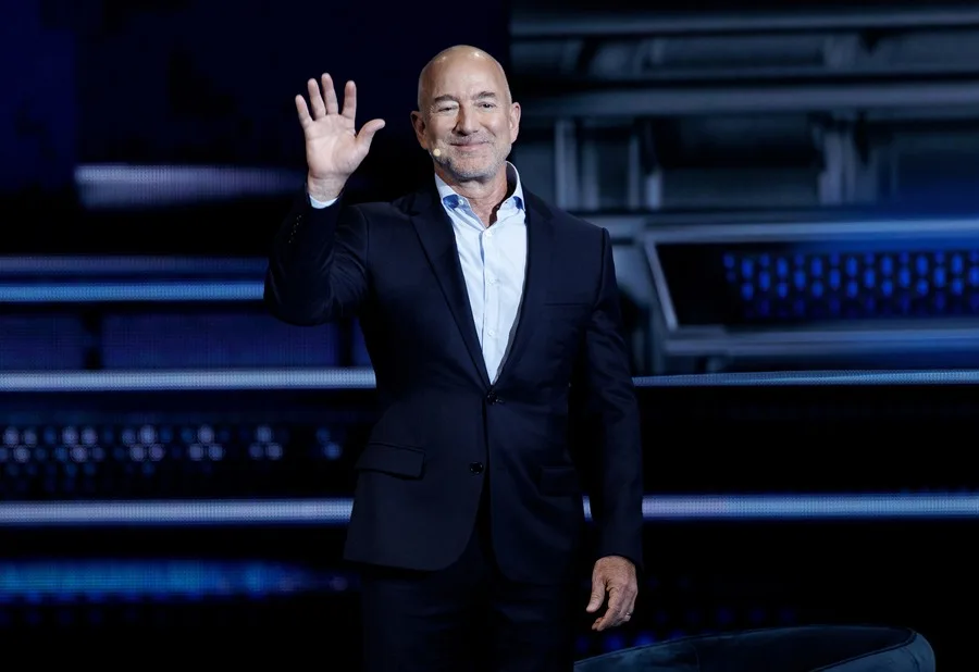 Jeff Bezos busca construir centros de datos en el espacio con su empresa Blue Origin