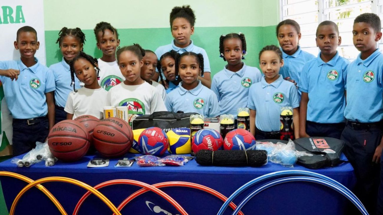 Inefi remodela canchas y entrega utilería deportiva en San Cristóbal Inefi remodela canchas y entrega utilería deportiva en San Cristóbal