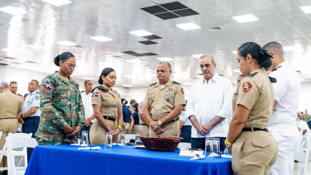 Presidente Abinader comparte almuerzo navideño con los soldados y anuncia importante medida de apoyo para los miembros de las Fuerzas Armadas