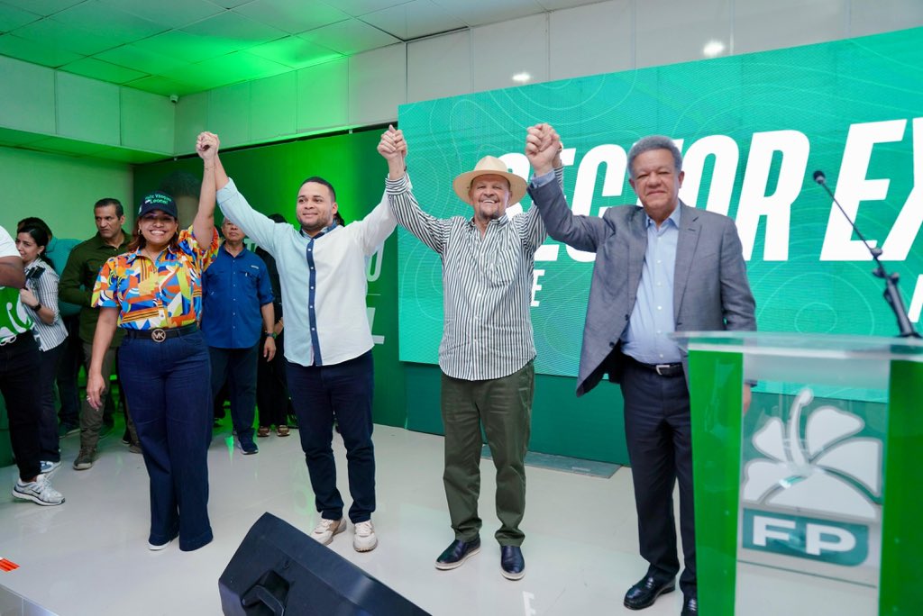 Félix Vásquez se une a la Fuerza del Pueblo en acto encabezado por Leonel Fernández en Cotuí