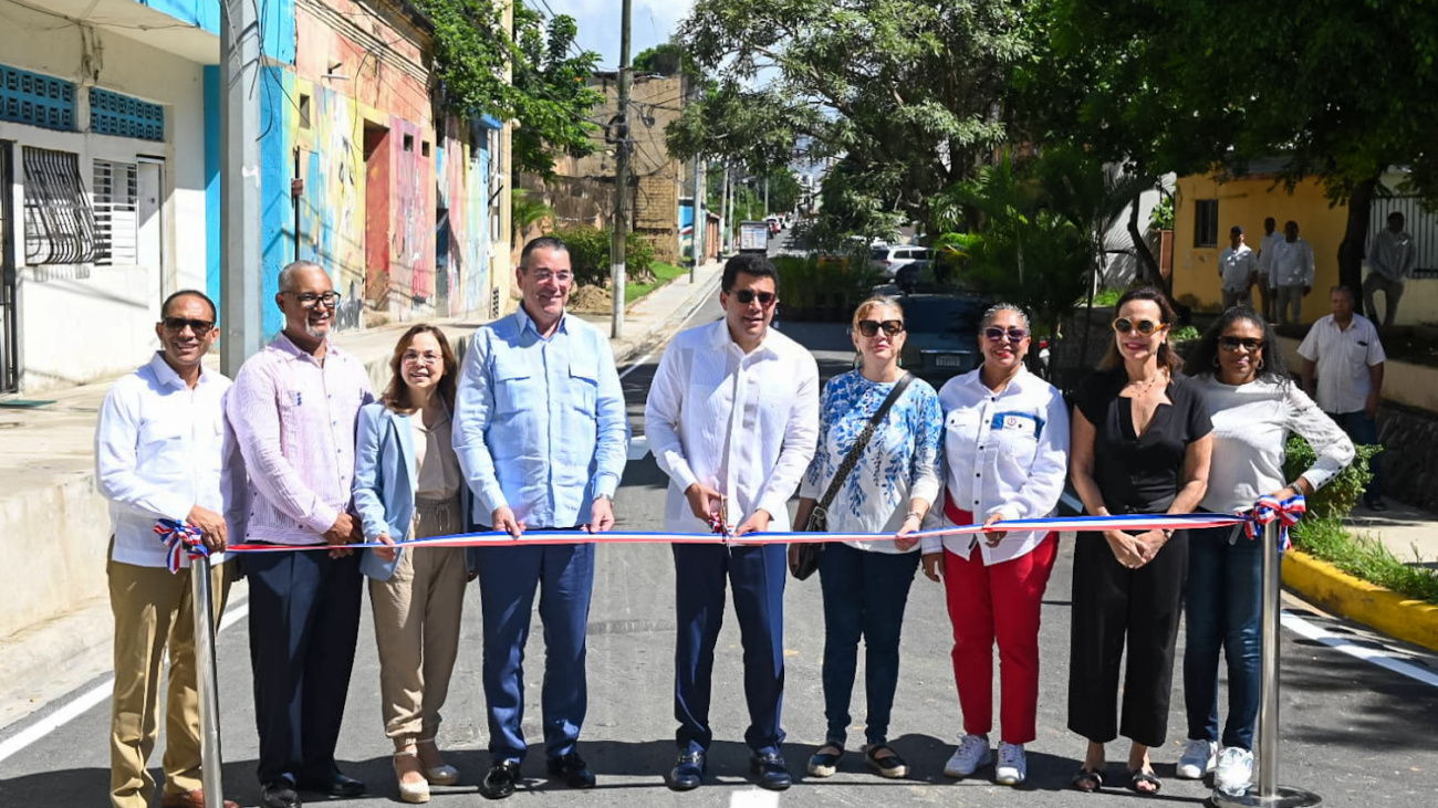 Ministro David Collado entrega 11 calles reconstruidas en Ciudad Colonial Ministro David Collado entrega 11 calles reconstruidas en Ciudad Colonial