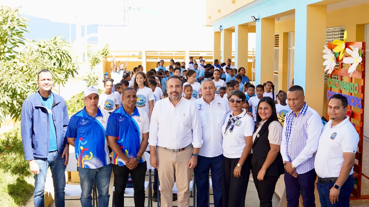 Alberto Rodríguez e INEFI realizan amplia jornada laboral en la Regional 07, Santiago de los Caballeros