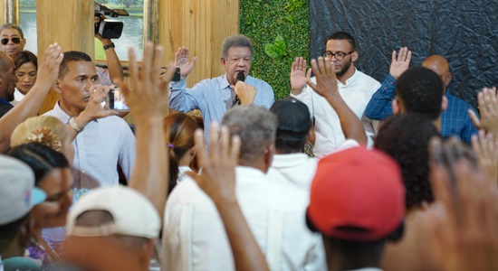 Leonel Fernández acusa al PRM de traicionar a sus dirigentes y al pueblo