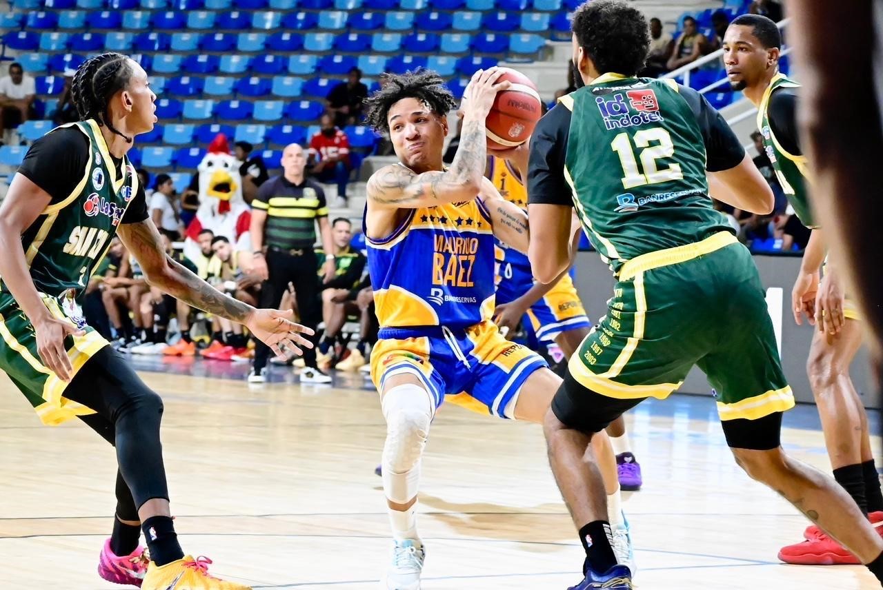 Mauricio Báez reacciona ante San Carlos y empata serie final