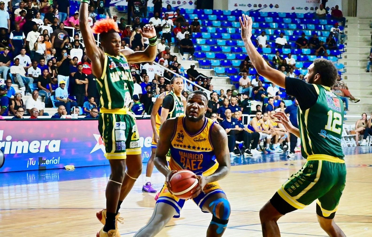 Mauricio Báez se pone a un triunfo de su corona 11 en el TBS Distrito