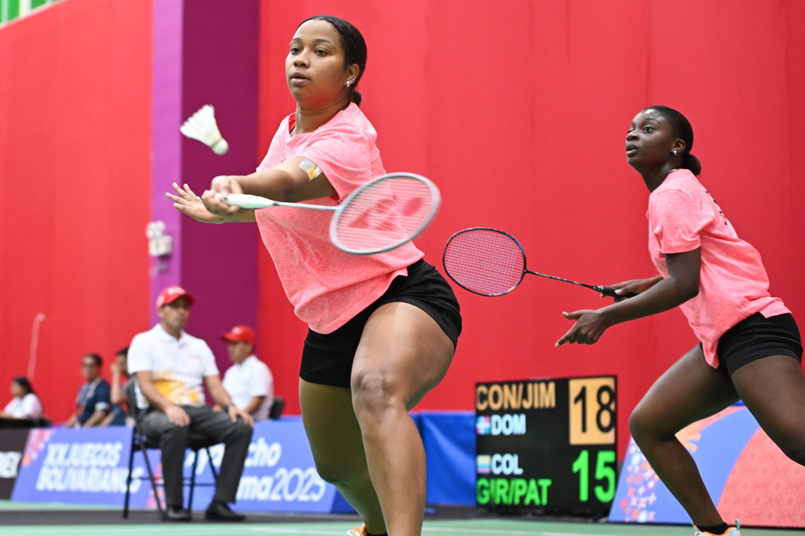 Nairobi y Clarissa se quedan con la plata en el bádminton