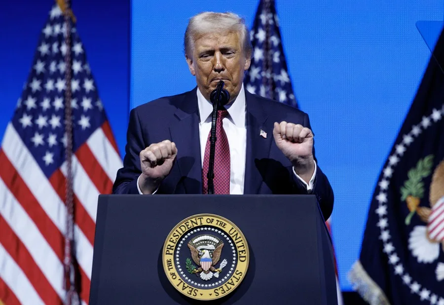 Más de un tercio de los votantes latinos de Trump se arrepienten, según encuesta