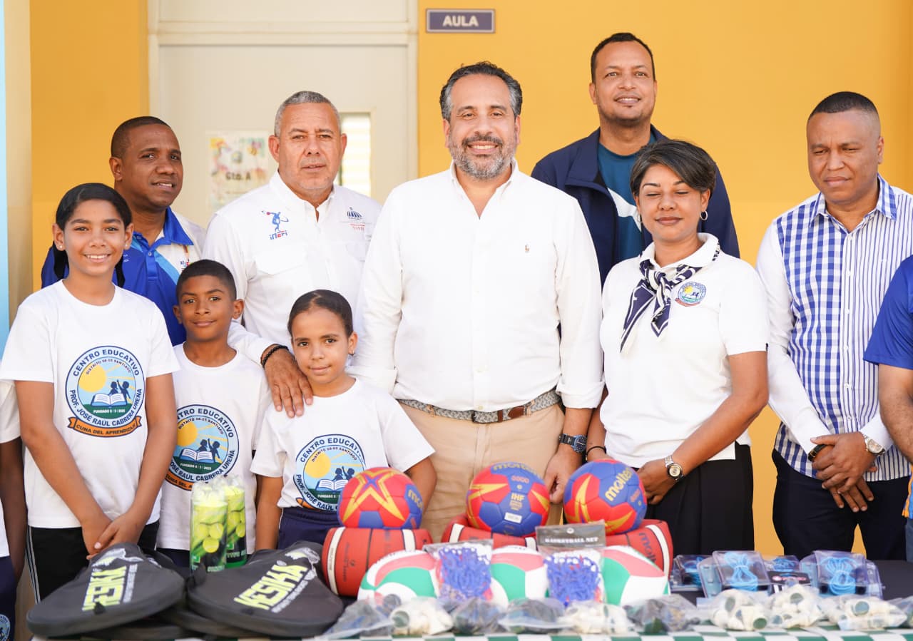 Alberto Rodríguez e INEFI realizan amplia jornada laboral en la Regional 07, Santiago de los Caballeros Alberto Rodríguez e INEFI realizan amplia jornada laboral en la Regional 07, Santiago de los Caballeros