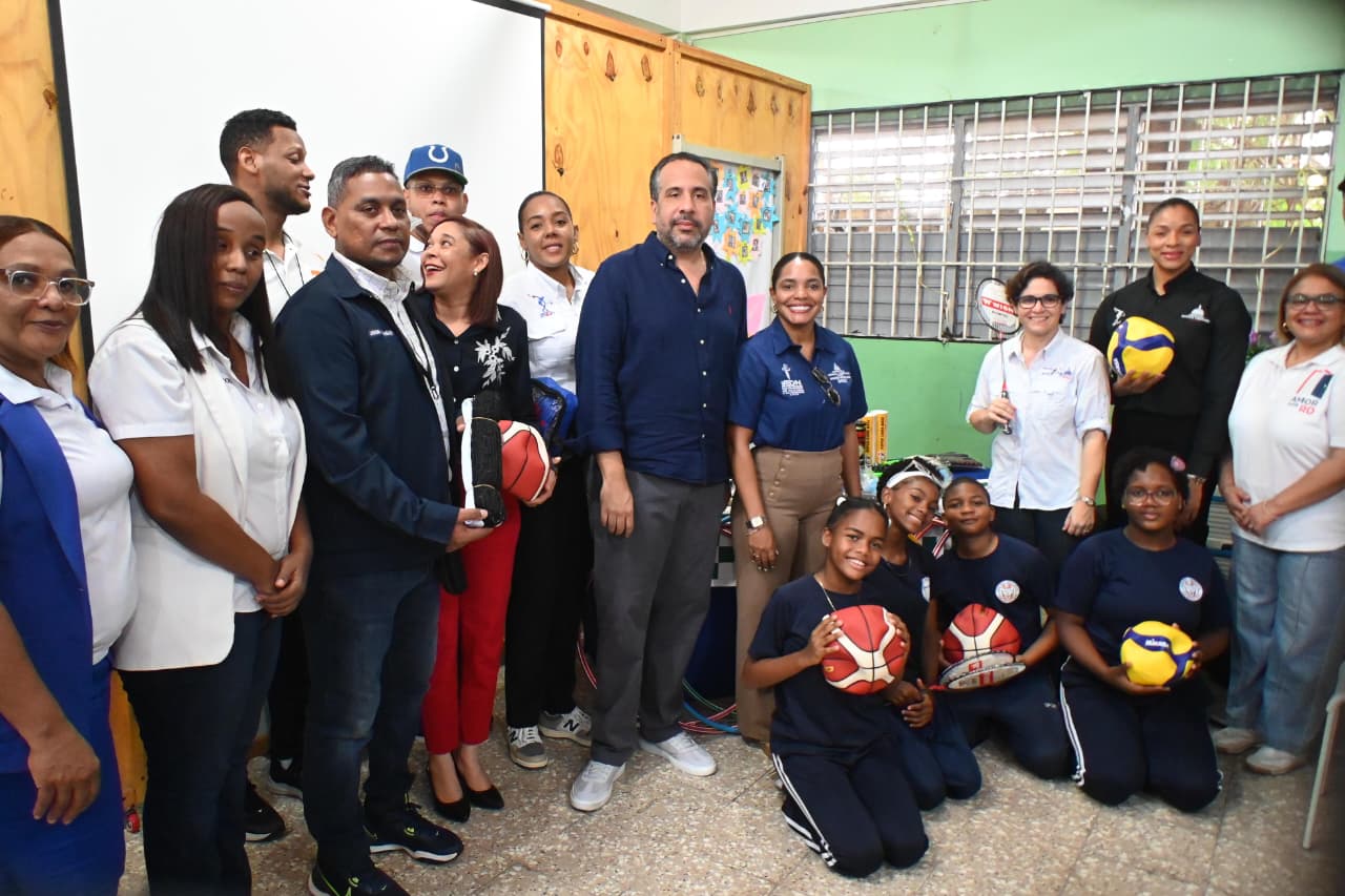 INEFI reafirma su compromiso con el deporte escolar en Los Mina