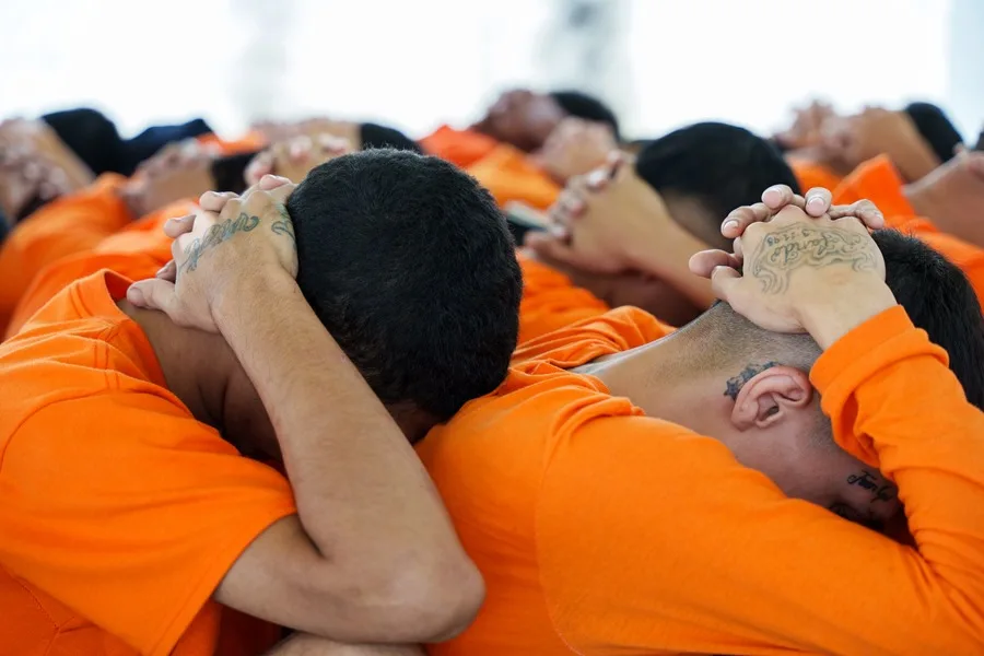 Encuentran 27 presos muertos por ahorcamiento en una cárcel del sur de Ecuador