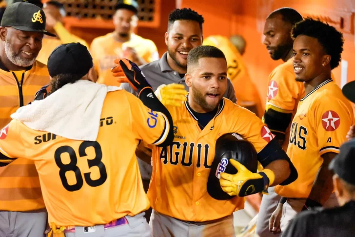 Águilas se reponen de inmediato ante Toros